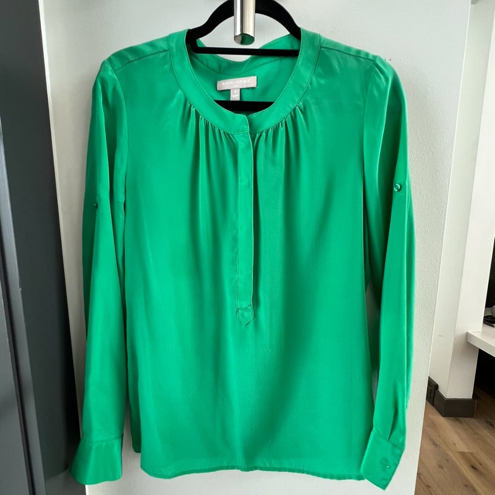 Banana Republic 100% Silk  Mandarin Collar Shirt